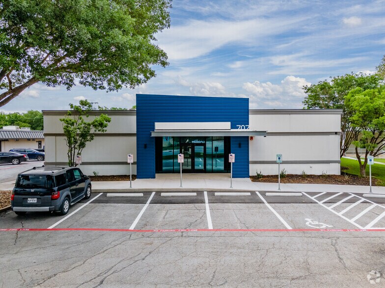 More Photos Of 707 Landa St, New Braunfels Office For Lease