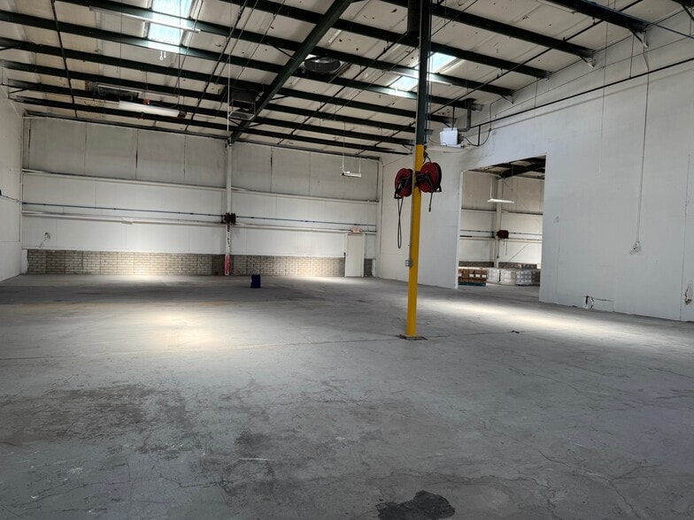 More Photos Of 2900 S Highland Dr, Las Vegas Warehouse For Lease