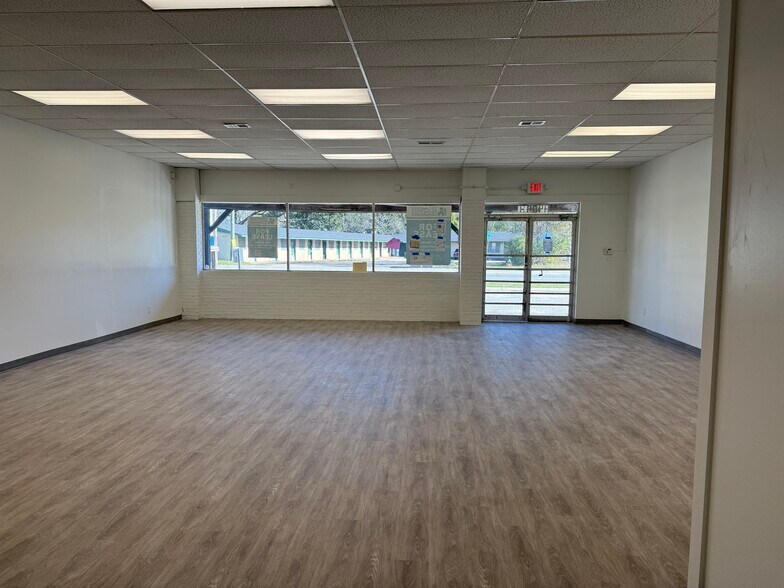 More Photos Of 4409 Saint Stephens Rd, Eight Mile Storefront Retail Residential For Lease