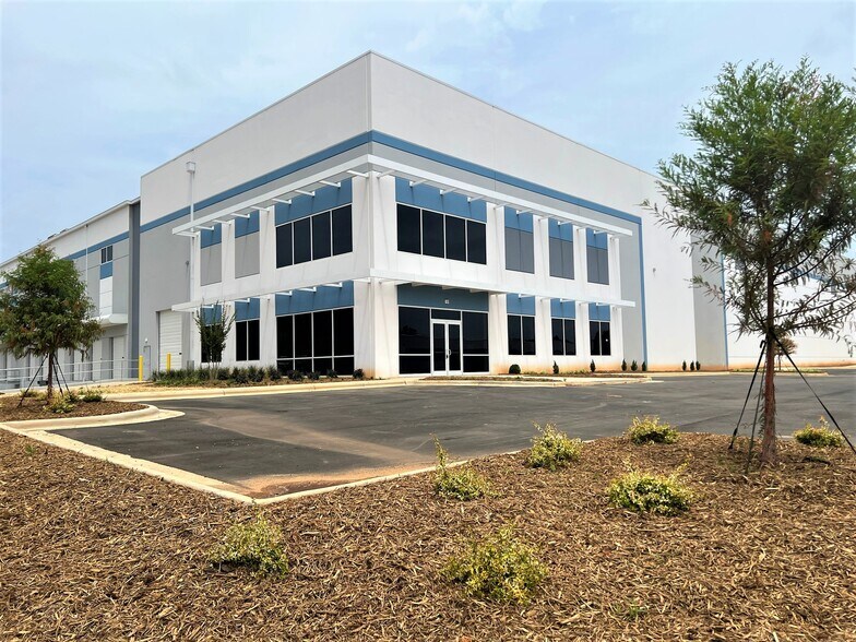 More Photos Of 192 Woodlawn St, Belmont Warehouse For Lease