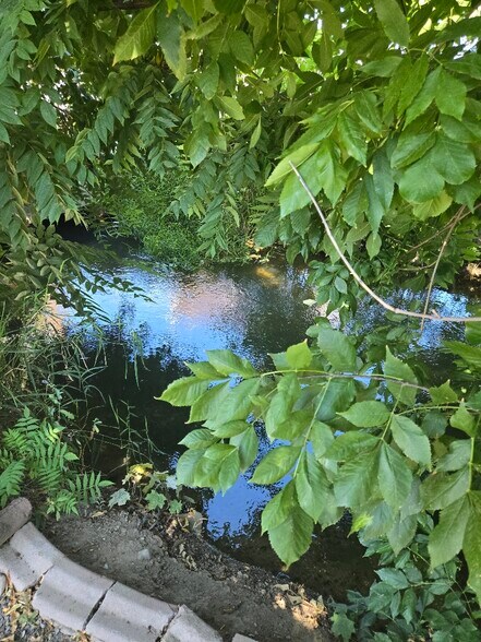 More Photos Of 117-119 E Main St, Middleton Auto Repair For Sale