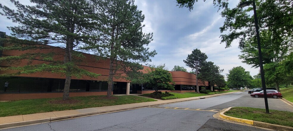 More Photos Of 801-899 Brightseat Rd, Landover Flex For Lease