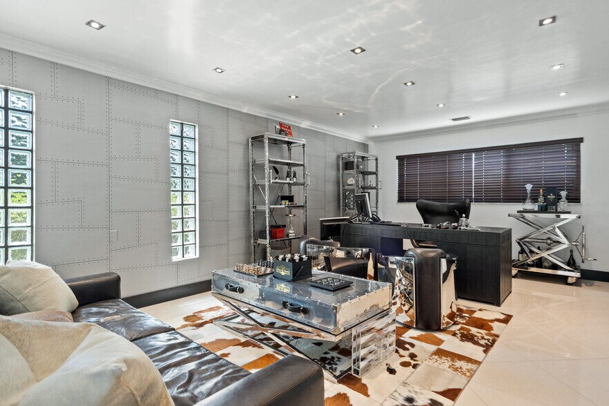 More Photos Of 16170 NE 11th Ct, Miami Office For Sale