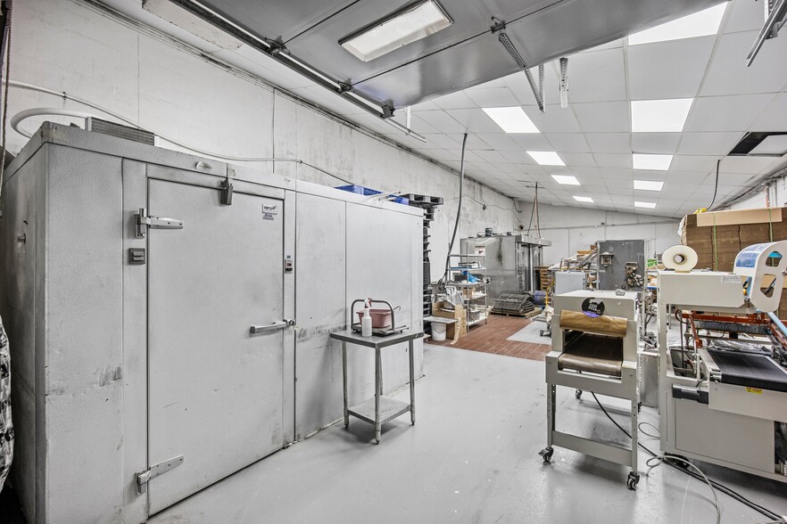 More Photos Of 381 Vineyard Ave, Highland Refrigeration Cold Storage For Sale