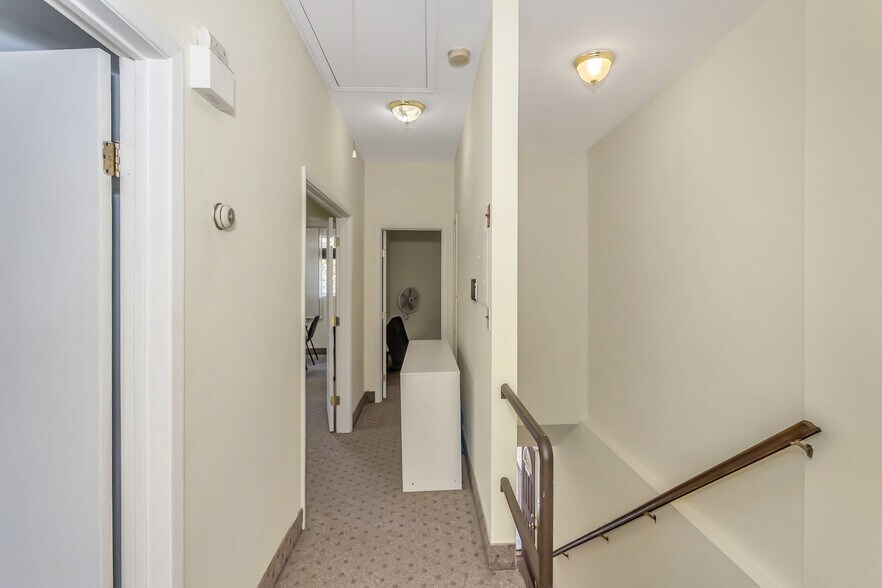 More Photos Of 219 Mineola Blvd, Mineola Office For Lease