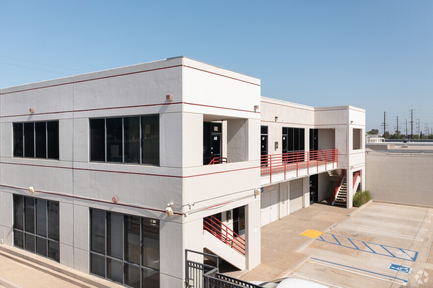 More Photos Of 2060-2060A Placentia Ave, Costa Mesa Flex For Lease