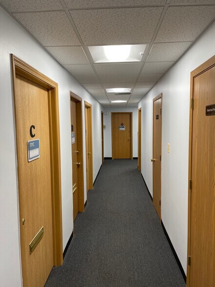 More Photos Of 830 E Higgins Rd, Schaumburg Unknown For Lease