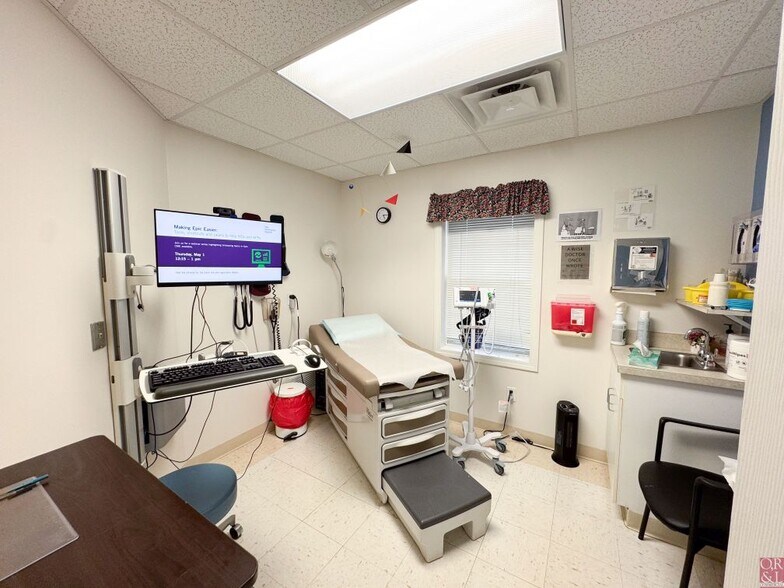 More Photos Of 5 Durham Rd, Guilford Medical For Sale