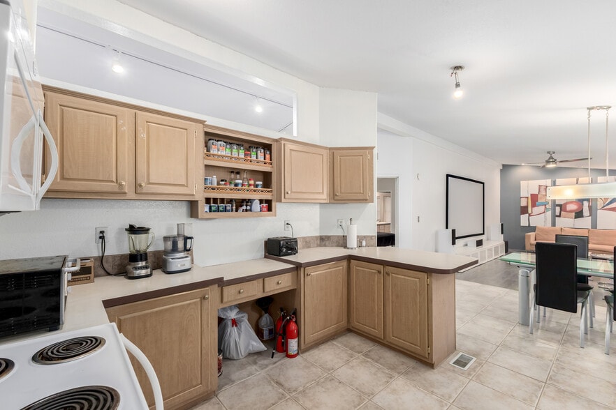 More Photos Of 50150 W Julie Ln, Maricopa Warehouse For Sale