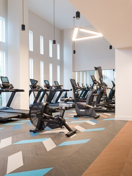 More Photos Of 2528 S Grand Ave, Los Angeles Apartments For Lease