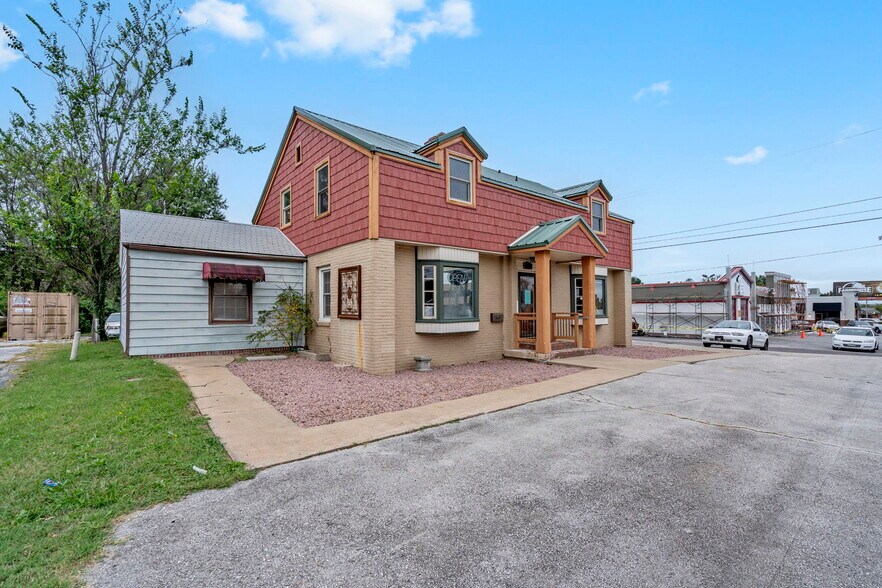 More Photos Of 703 S Glenstone Ave, Springfield Auto Dealership For Sale