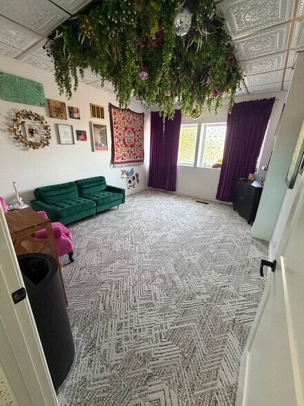 More Photos Of 720 N Westlink Ave, Wichita Coworking Space