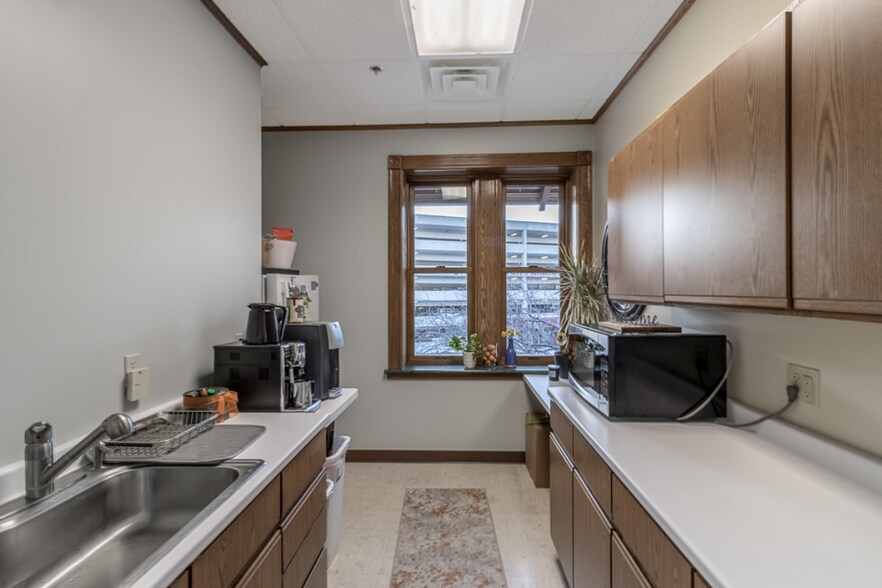More Photos Of 112-142 S Riverfront Dr, Mankato Office For Lease