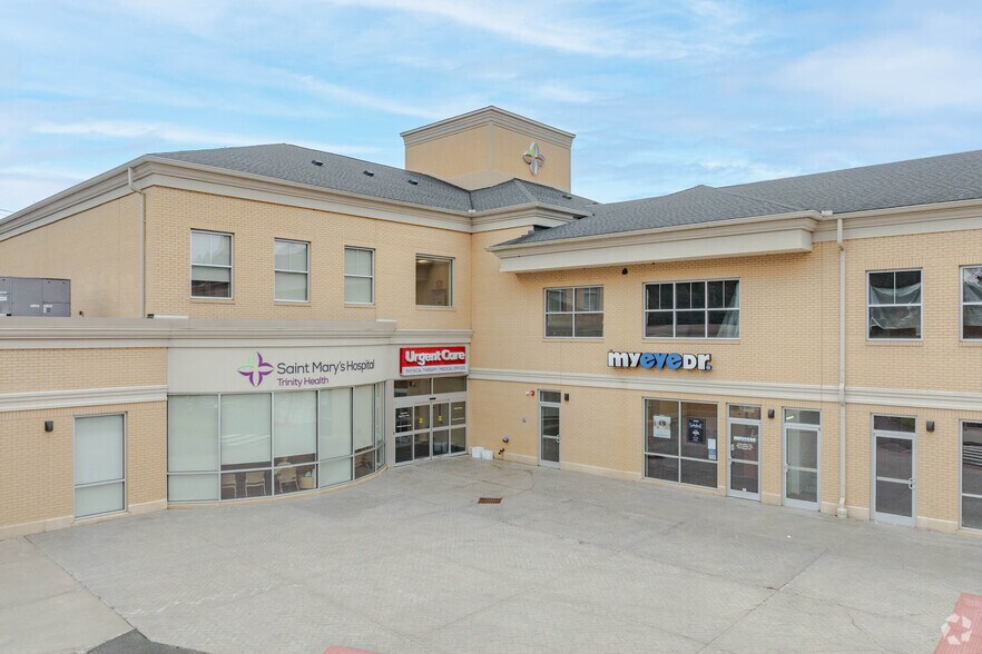 Primary Photo Of 58 Maple St, Naugatuck Medical For Sale