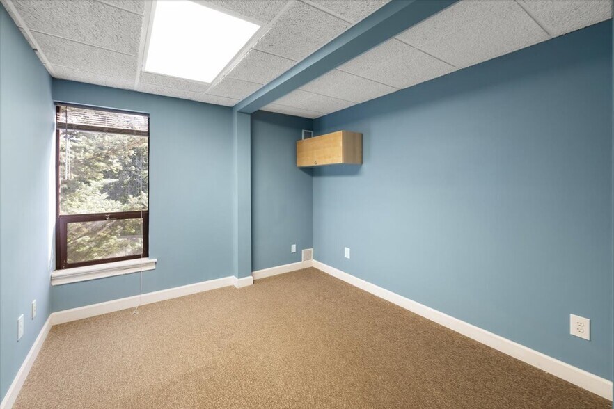 More Photos Of 24 Wyckoff Ave, Waldwick Medical For Sale