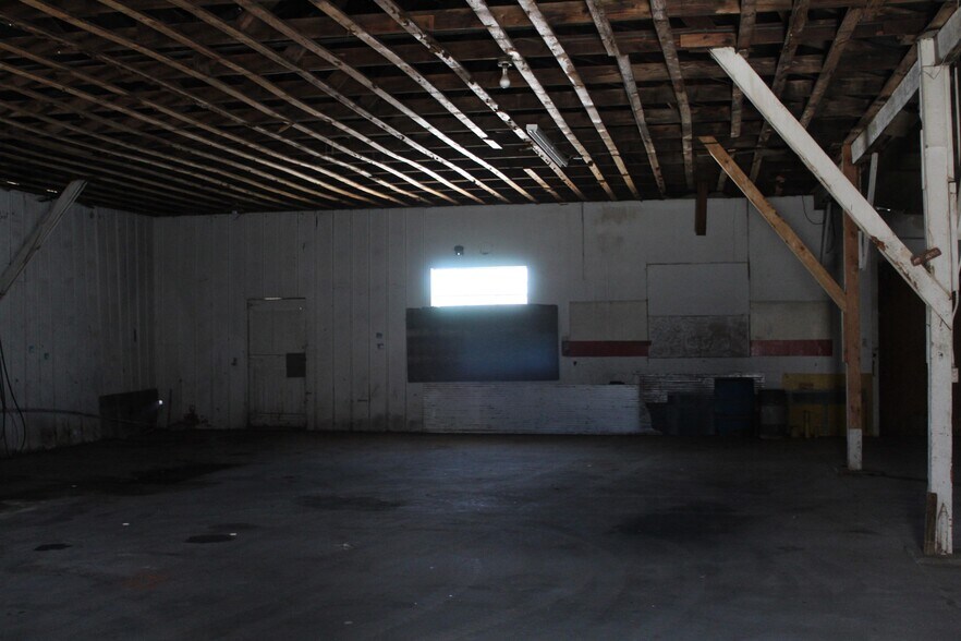 More Photos Of 806 9th St, Woodward Warehouse For Sale