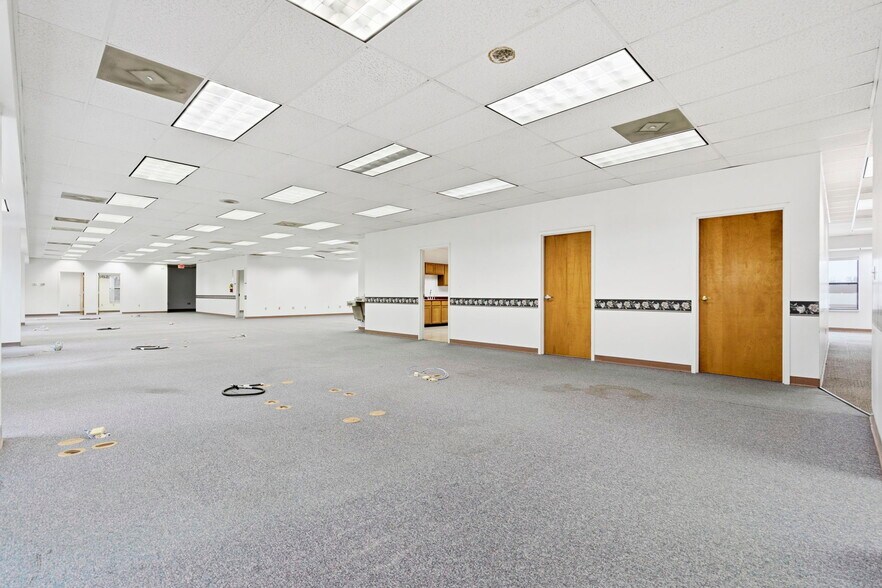 More Photos Of 718 N Martin St, East Prairie Office For Sale