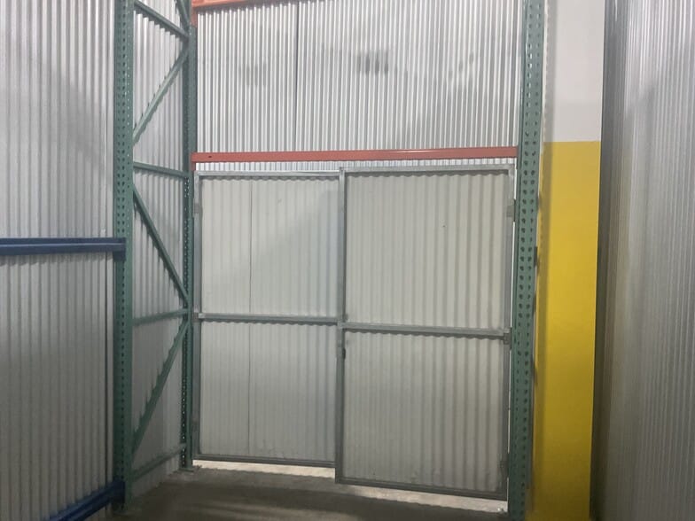 More Photos Of 245 S Spruce Ave, South San Francisco Distribution For Lease