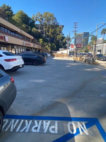 More Photos Of 3535 Cahuenga Blvd W, Studio City Storefront Retail Office For Lease