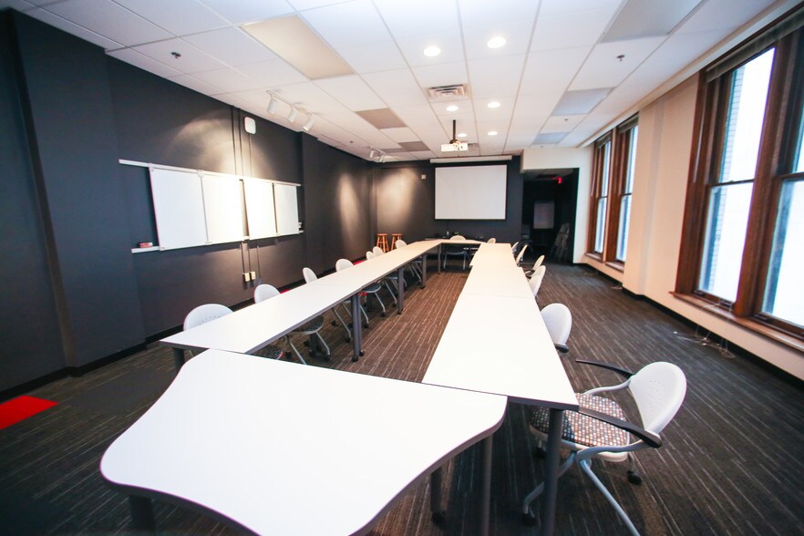 More Photos Of 47 S Pennsylvania St, Indianapolis Office For Lease