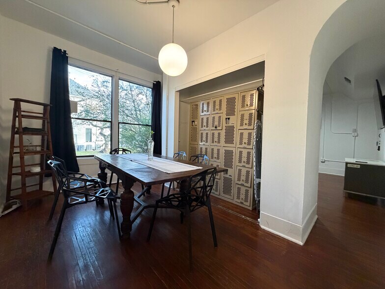 More Photos Of 402 Hyde Park Blvd, Houston Multifamily For Sale