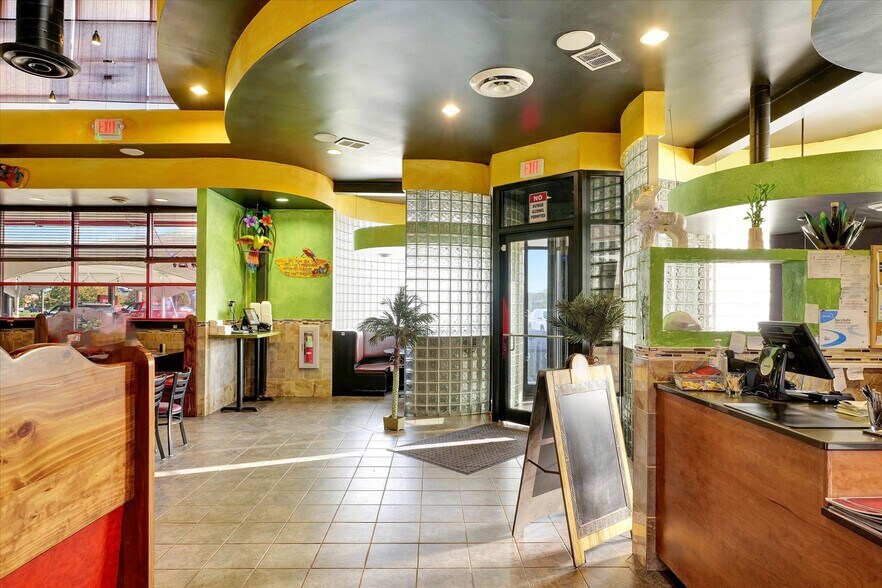 More Photos Of 608 W Town Center Blvd, Champaign Restaurant For Sale