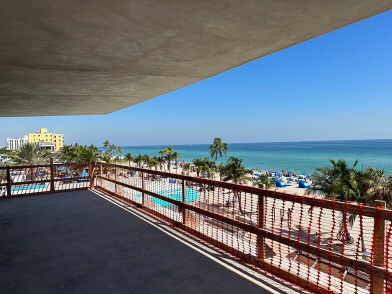 More Photos Of 1500 N Broadwalk, Hollywood Bar For Sale