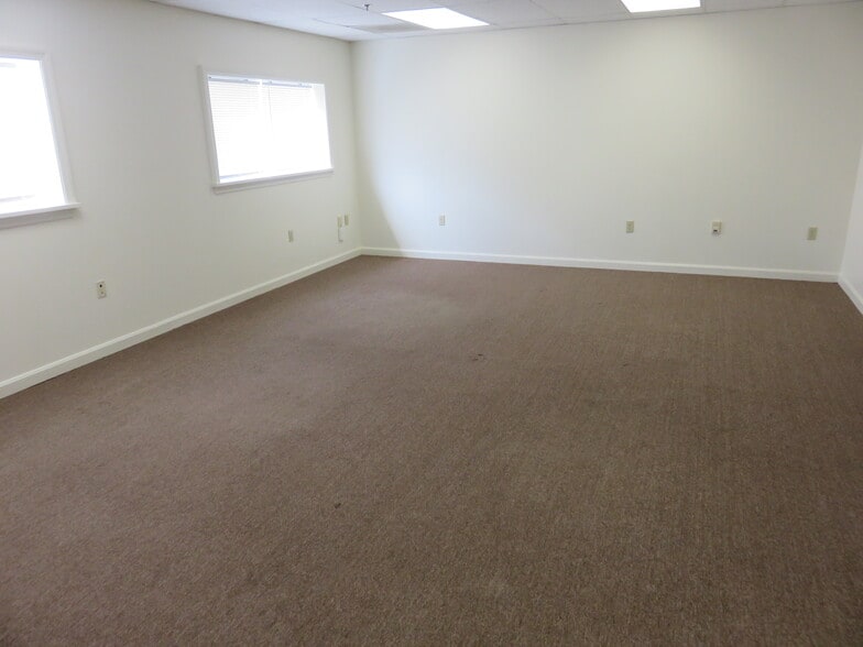 More Photos Of 1200 Corporate Blvd, Lancaster Light Distribution For Lease