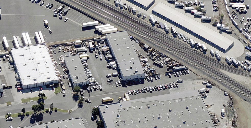 Primary Photo Of 1555 S State College Blvd, Anaheim Contractor Storage Yard For Lease