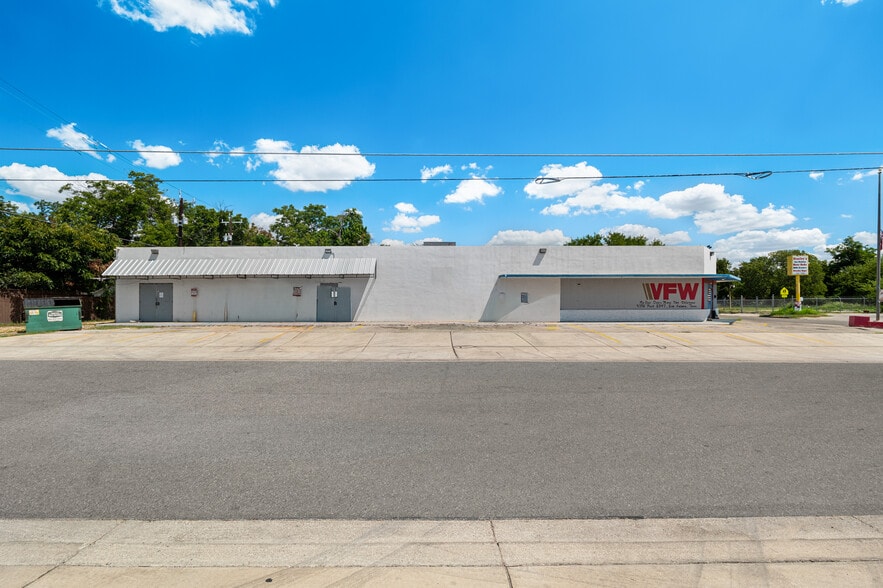 Primary Photo Of 2541 W Southcross Blvd, San Antonio General Retail For Lease