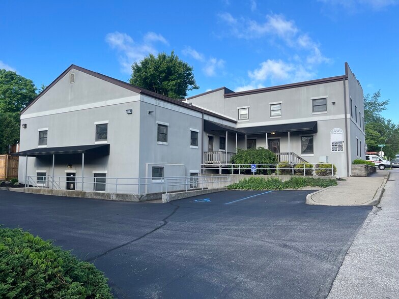 More Photos Of 901 S Rogers St, Bloomington Office For Lease