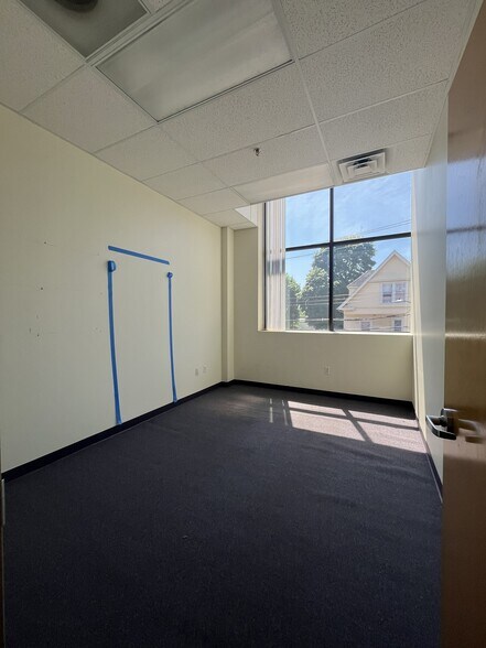 More Photos Of 25 Fox St, New Haven Warehouse For Lease