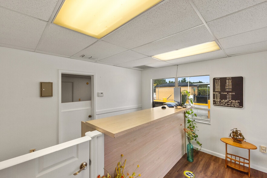 More Photos Of 5550 15th St, Bradenton Self Storage For Sale