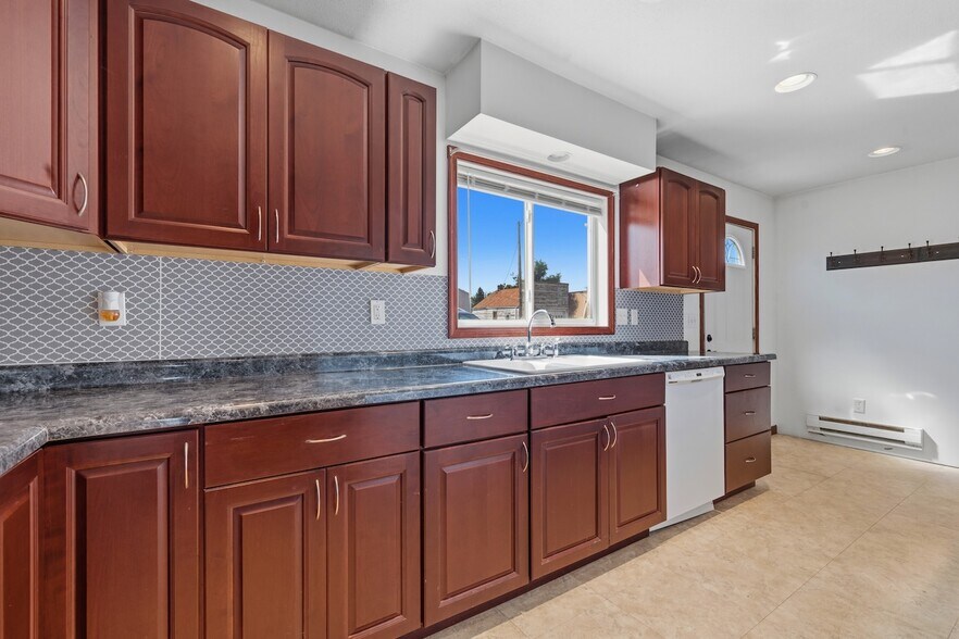 More Photos Of 316-318 Main St, Glenburn Apartments For Sale