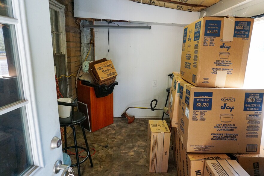 More Photos Of 109 Wilburn Valley Rd, Pearisburg General Retail For Sale