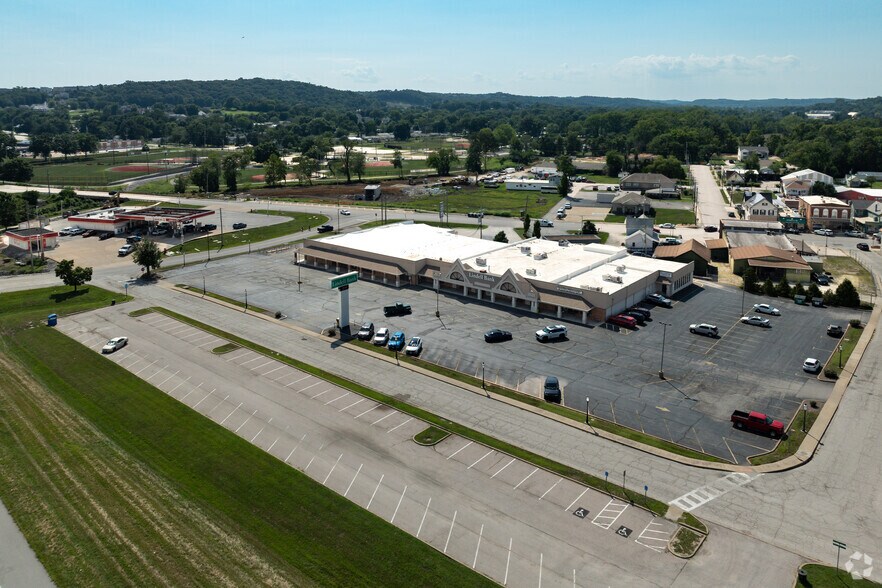 More Photos Of 225 Thresher Dr, Eureka General Retail For Lease