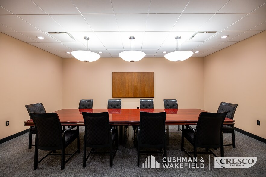 More Photos Of 23701 Miles Rd, Warrensville Heights Office For Sale