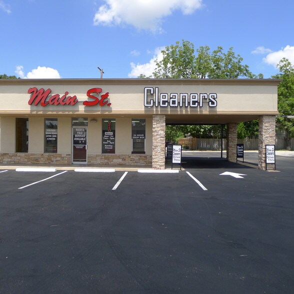 Primary Photo Of 706-708 W Main St, Tomball Freestanding For Lease