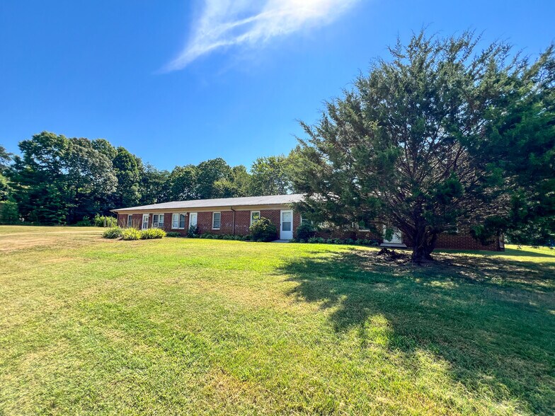 More Photos Of 144 Nottingham Dr, Forest City Apartments For Sale