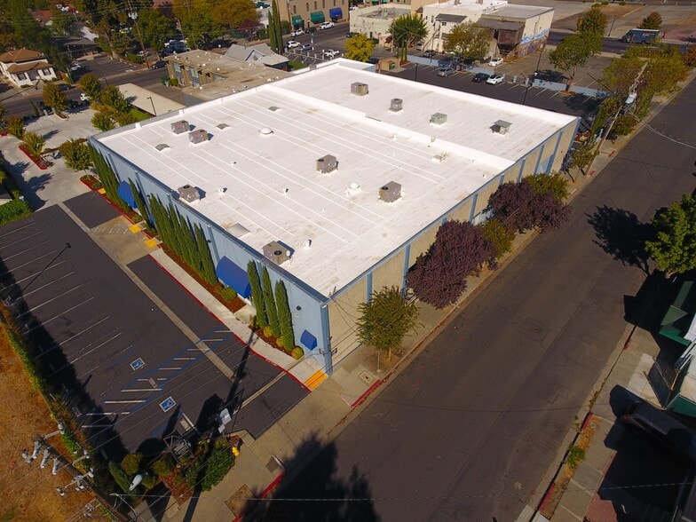 Primary Photo Of 414 4th St, Woodland Showroom For Lease