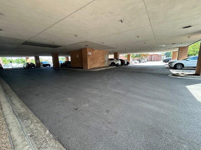 More Photos Of 8831-8833 Gross Point Rd, Skokie Office For Lease