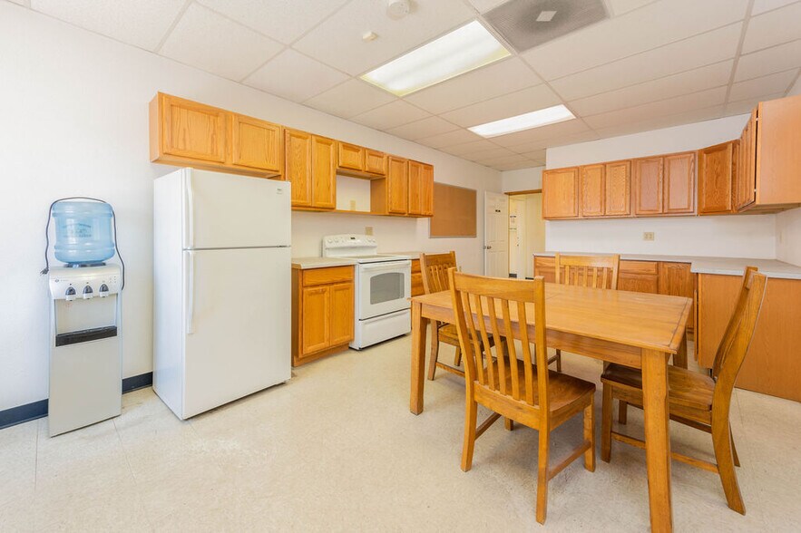 More Photos Of 2948 I-70 Business Loop, Grand Junction Warehouse For Lease