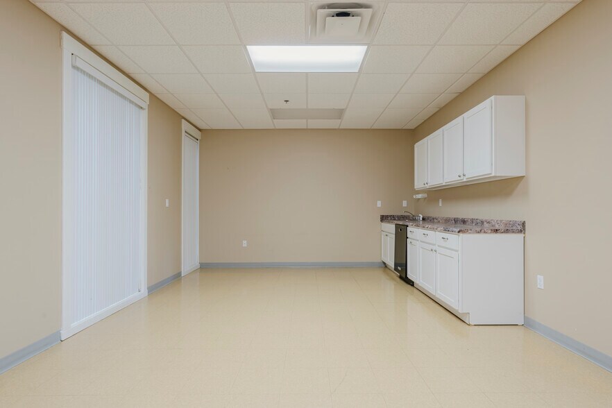 More Photos Of 42 Winter St, Pembroke Light Distribution For Lease