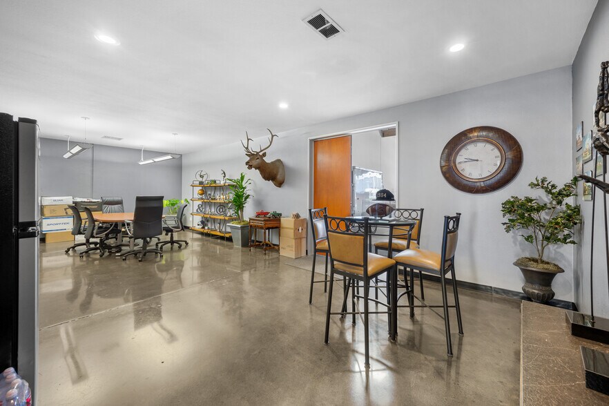 More Photos Of 3980 E Miraloma Ave, Anaheim Warehouse For Lease