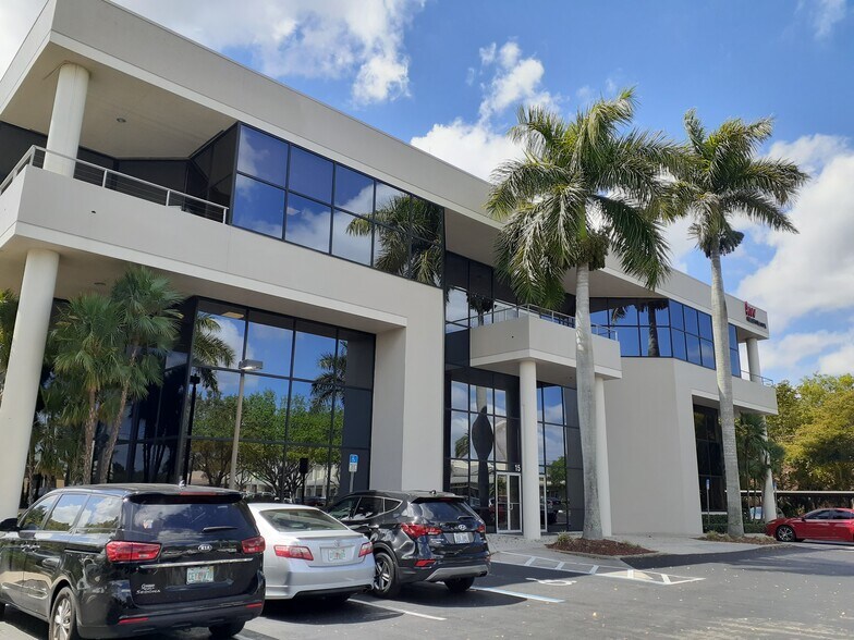 More Photos Of 1520 Royal Palm Square Blvd, Fort Myers Office For Lease