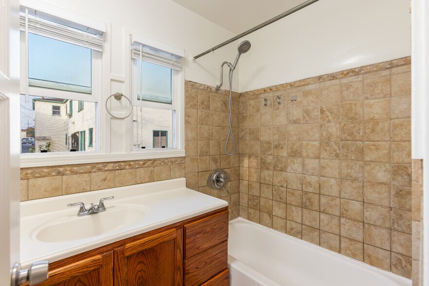 More Photos Of 811 E Nutwood St, Inglewood Apartments For Sale