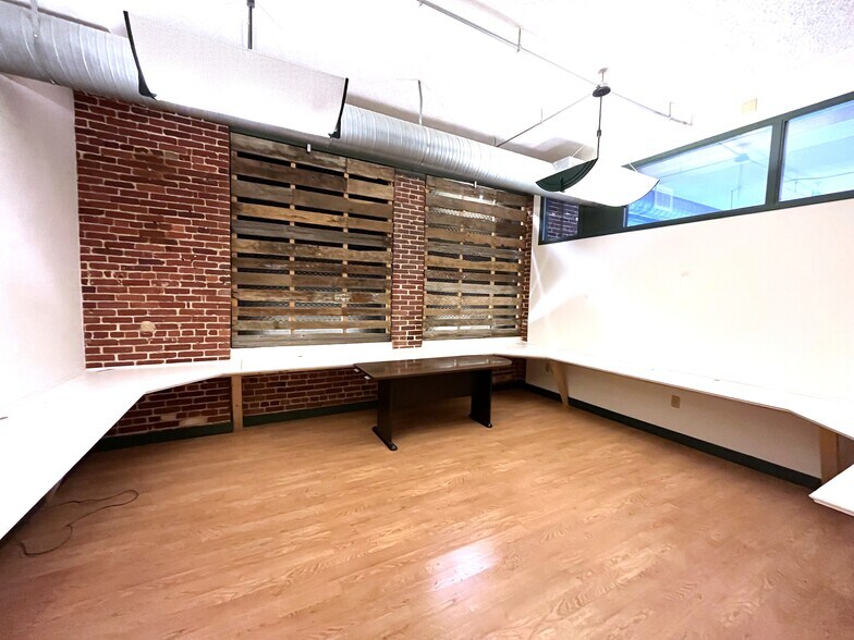 More Photos Of 20 E Burd St, Shippensburg Office Residential For Lease