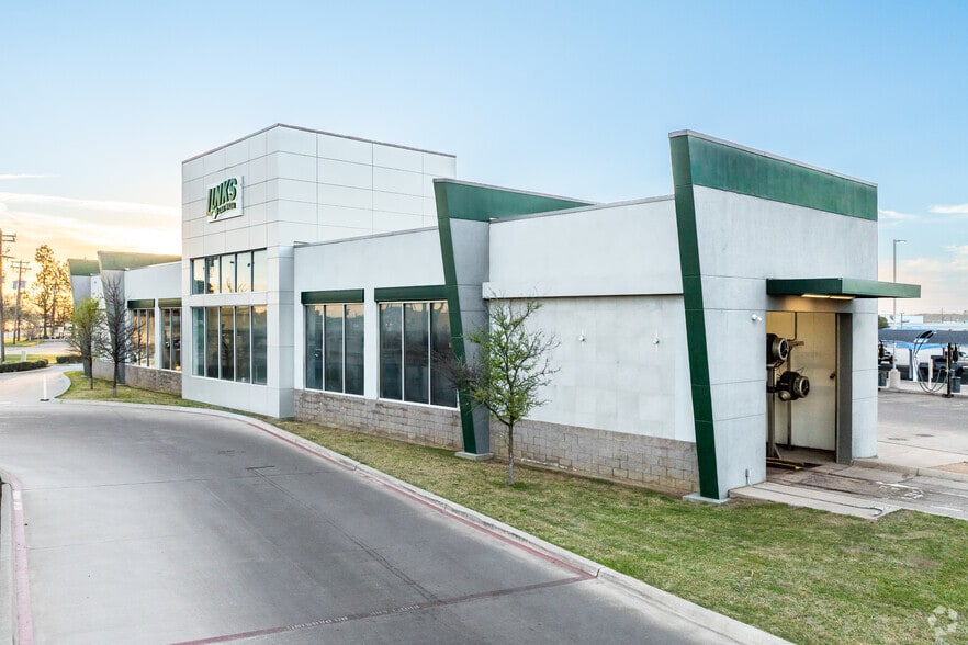 More Photos Of 820 NE Alsbury Blvd, Burleson Carwash For Sale