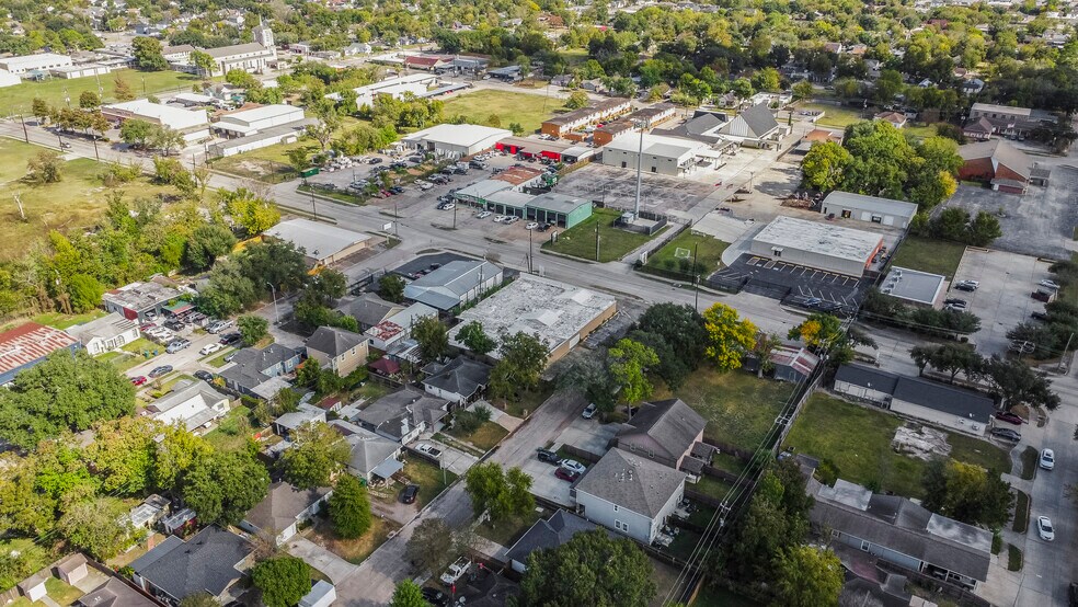 More Photos Of 1018 Shaver St, Pasadena Warehouse For Sale