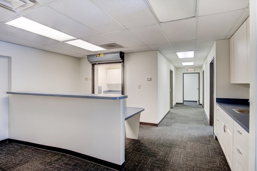 More Photos Of 1-19 E Pleasant St, Springfield Medical For Sale